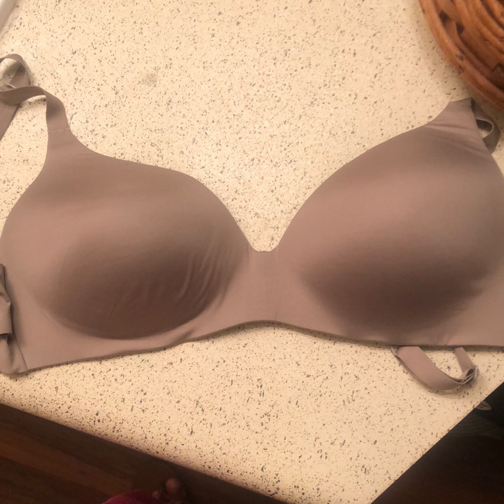 Uniqlo wireless bra, super comfy , just too big for me